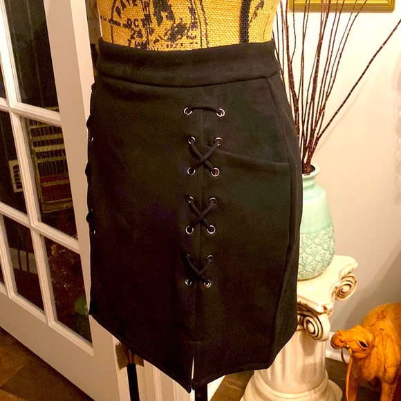 NWOT Faux Black Suede Mini Skirt, Laced Detail, Back Zip, Size M - Picture 4 of 12